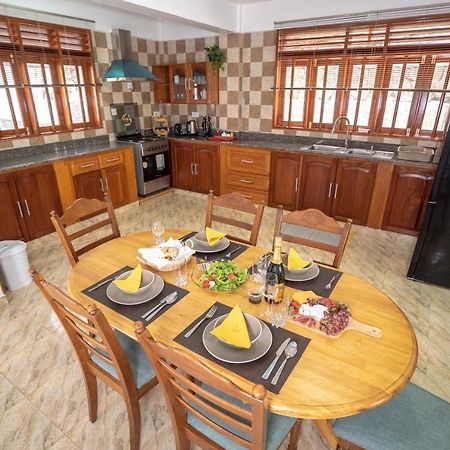 La Belle Residence Self Catering Accommodation ボー・ヴァロン エクステリア 写真