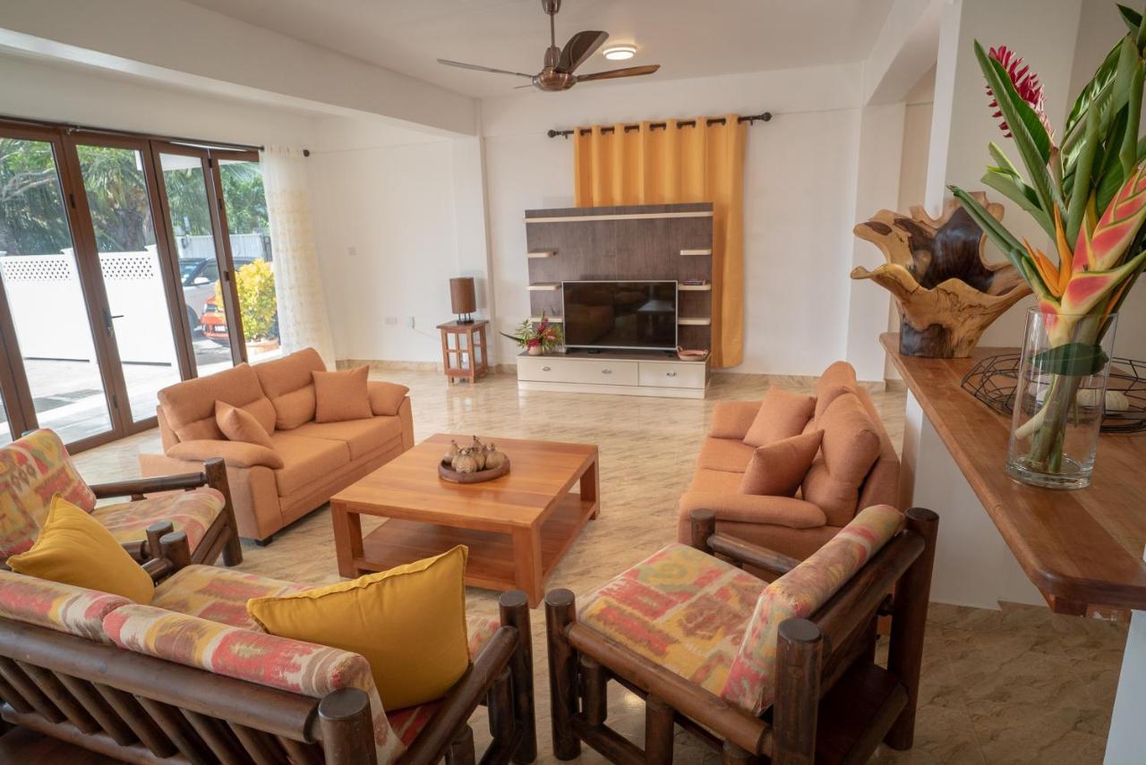 La Belle Residence Self Catering Accommodation ボー・ヴァロン エクステリア 写真