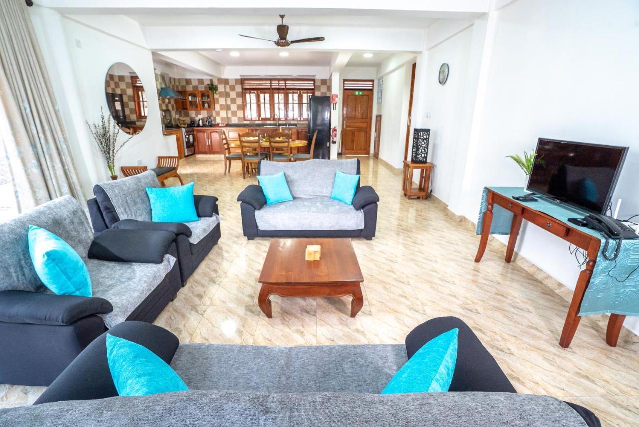 La Belle Residence Self Catering Accommodation ボー・ヴァロン エクステリア 写真