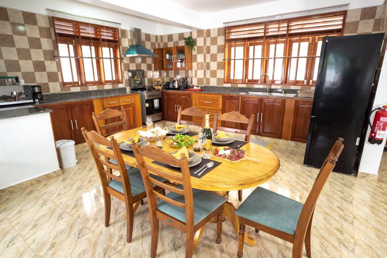 La Belle Residence Self Catering Accommodation ボー・ヴァロン エクステリア 写真