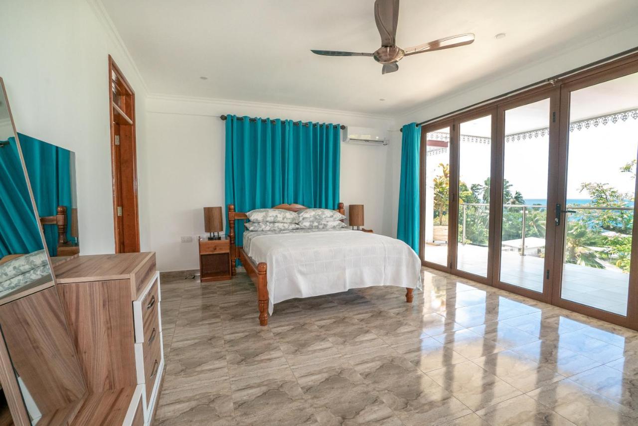 La Belle Residence Self Catering Accommodation ボー・ヴァロン エクステリア 写真